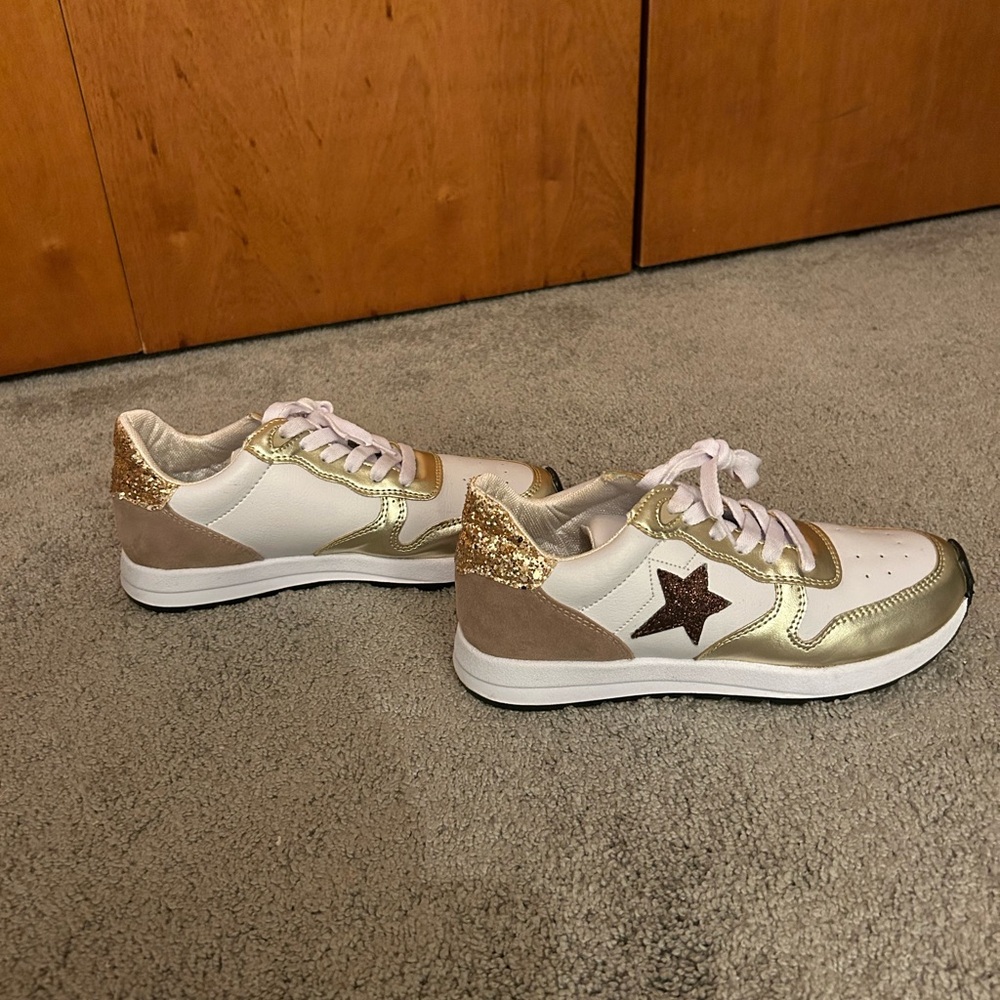 *New* Pink Lily Jennifer Rose Gold and White Sparkle Star Sneakers - Picture 2 of 9